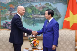 越南政府副总理陈红河会见了荷兰驻越南大使凯斯·范·巴尔（Kees van Baar）。图自越通社