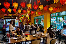 马尼拉“金河粉”餐厅的空间。图自越通社