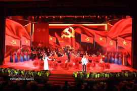广宁市成立决定公布仪式暨一等劳动勋章授勋仪式的艺术表演节目。图自越通社