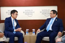 越南政府总理范明政会见东盟与东亚经济研究所（ERIA）所长渡边哲也（Tetsuya Watanabe）教授。图自越通社