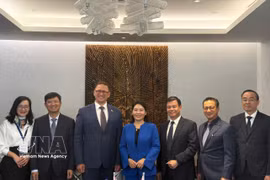 越南国家审计署代表与白俄罗斯国家监察委员会代表。图自越通社
