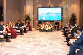 广宁省领导人礼节性拜会了不丹国王旺楚克一行。图自baoquangninh.vn
