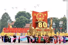 庆祝越南国庆80周年的盛大阅兵游行活动在河内举行。图自越通社