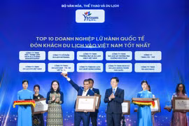 LuxGroup 首席执行官范何荣获越南最佳接待游客国际旅行社奖。图自Vietnam+