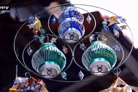 由易拉罐“重生”的灯笼，闪耀中秋温情