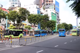 胡志明市推行公交车免票政策三个月后客运量突破3000万人次。图自越通社