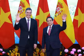 越南政府总理范明政和西班牙王国首相佩德罗·桑切斯。图自越通社