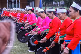 富寿省芒族锣铮演出活动。图自越通社