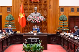 越南政府总理范明政主持召开国防部和公安部机构改革工作会议。图自越通社