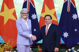 越南政府总理范明政和澳大利亚总督萨曼莎·莫斯廷。图自越通社