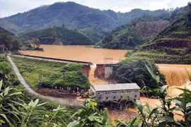 谅山省初步查明北溪水电站大坝决口原因 民众被转移到安全地带