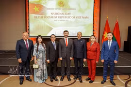 白俄罗斯共产党领导出席越南国庆招待会。图自越通社