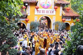 恭迎释迦牟尼佛舍利入馆史寺安丰 佛教徒和群众前来瞻礼