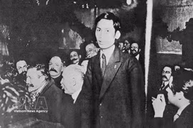 资料图：阮爱国同志在图尔市召开的法国共产党成立大会上发表讲话。阮爱国同志是第一位成为共产主义者的越南人，并被认为是法国共产党的创始人之一（1920年12月）。图自越通社