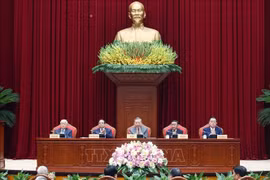 越共中央宣教和群众工作部联合祖国阵线党组、中央群众团体党组、科技部党组、文化体育旅游部党组、党中央办公厅以及有关单位在河内举行全国知识分子、科学家、文艺工作者代表座谈会。图自越通社