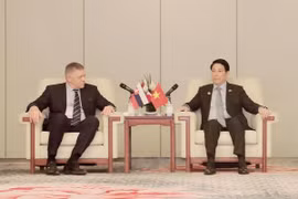 国家主席梁强会见斯洛伐克总理罗贝尔特·菲佐