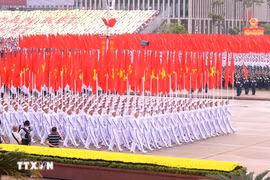 八月革命胜利暨九二国庆80周年庆典、阅兵和群众游行活动隆重举行。图自越通社。