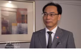 越南教育培训部部长黄明山接受越通社驻悉尼记者采访。图自越通社