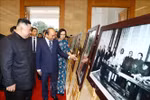 阮春福与朝鲜最高领导人金正恩参观“越朝关系”图片展（组图）