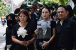数万人前来吊唁阮富仲总书记。图自越通社