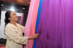 潘氏顺女士——丝绸编织艺术家。