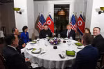 朝鲜领导人金正恩与美国总统特朗普共进晚宴(组图)