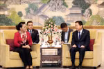  越南国会主席阮氏金银会见中国苏州市委书记周乃翔