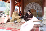 在广宁省安子山脚下体验各传统技艺 