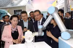越南国会主席阮氏金银参观中国中关村科技会展中心(组图）