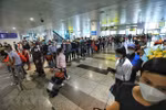 运载疏散到波兰和洛曼尼亚近600名旅乌越侨的2加撤侨航班安全回国