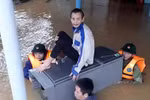 广平省各阶层人民全力应对暴雨洪涝灾害