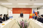 越南国家主席武文赏探访越南驻日本大使馆并会见旅日越南人代表