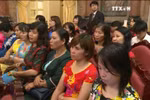 国家副主席邓氏玉盛会见模范教师代表