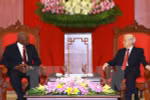越共中央总书记阮富仲会见古共中央第一书记劳尔•卡斯特罗特使。（图片来源：越通社）​