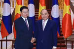 WEF ASEAN 2018: 政府总理阮春福会见老挝总理通伦·西苏里