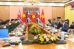 政府总理范明政接见英国国防大臣