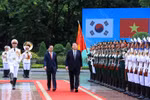 越南国家主席武文赏与韩国总统尹锡悦举行会谈