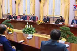 阮春福主席会见东盟各国驻越大使与代办