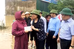 国家副主席邓氏玉盛看望慰问广平省洪灾受灾群众