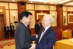 对阮富仲总书记的回忆将永远在通伦·西苏里总书记、国家主席心中