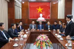 芹苴市工贸局与韩国能源局的会议场景。图自越通社