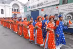 100对青年工人参加集体婚礼。（图片来源：http://tuoitre.vn）