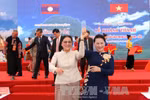 越南国会主席阮氏金银（右图）与老挝国会主席巴妮·亚陶都在越老革命历史遗迹区竣工仪式上。
