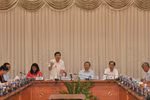 胡志明市人民委员会主席阮成锋要求各行业部门尽力​提高公共管理效益指数（图片来源：因特网）