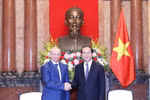​越南国家主席陈大光与俄联邦巴什科尔托斯坦共和国政府总理马尔达诺夫合影（图片来源：越通社）