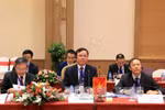 越南公安部警察总局代总局长陈文卫（中）率团出席会议。