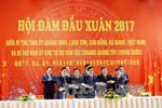 与会代表签署会谈纪要（图片来源：越通社）