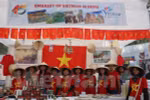 国际慈善义卖活动上的越南展位。