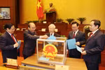 国会批准国家选举委员会副主席及委员和国防安全委员会副主席及委员名单
