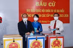 越南国家主席阮春福在胡志明市选举区投票